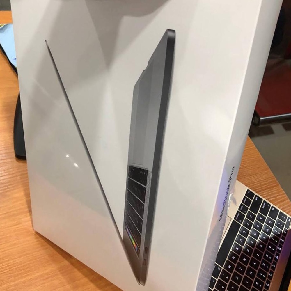MacBook Pro/Air - Picture 2 of 3